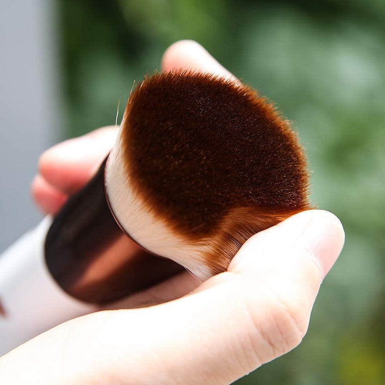 Flat Top Design for Effortless Blending of Liquid, Cream and Powder Cosmetics - Perfect for Buffing
