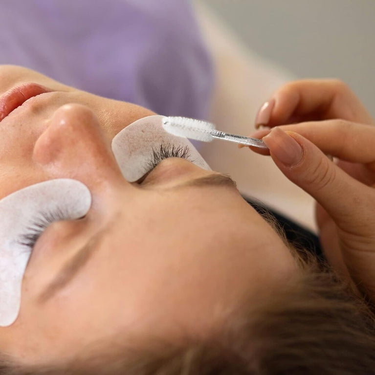 100PCS Glitter Pink Disposable Eyelash Mascara and Lip Brushes Set - 50PCS Eyelash Spoolies and 50PCS Lip Wands for Eyelash Extensions