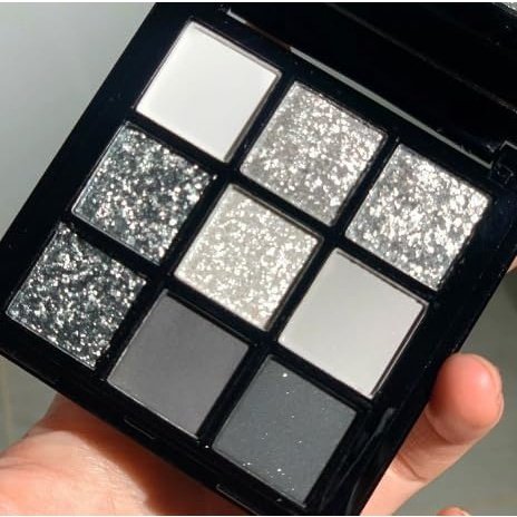 Smokey Silver and Black Gothic Eyeshadow Palette - Waterproof Long-Lasting Matte Eye Shadows in Cold Tones for Women and Girls - Versatile Makeup Pallet for Daily Use or Special Events - Ideal Gift for Halloween and Christmas