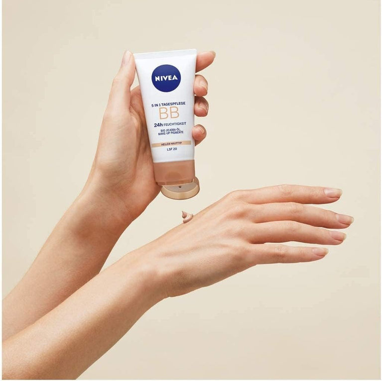 NIVEA 5-in-1 Light Skin Tinted Day Cream with 24h Hydration, SPF 20 Protection, and Organic Jojoba Oil (50 ml)