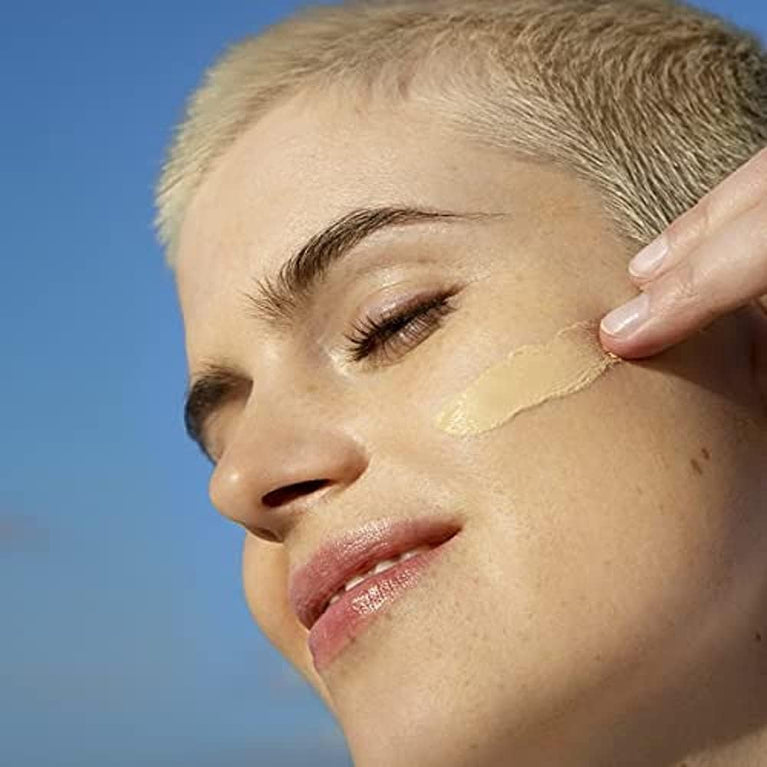 Garnier All-in-1 BB Cream with SPF25, Oil-Free & Mattifying, Light Shade, Hydrating Tinted Moisturiser with Hyaluronic Acid, Aloe & Mineral Pigments, Suitable for All Skin Types, 50ml