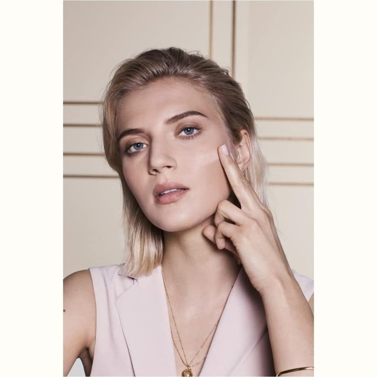 Max Factor Second Skin Miracle Touch Foundation, 01-Fair, 30 ml - Lightweight Hydrating Makeup with Skin Renewal Benefits