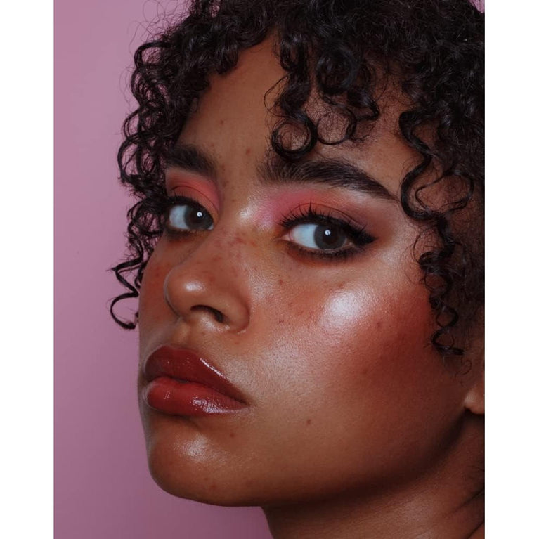 Revolution Beauty London Luxe Satin Kiss Lip Liner