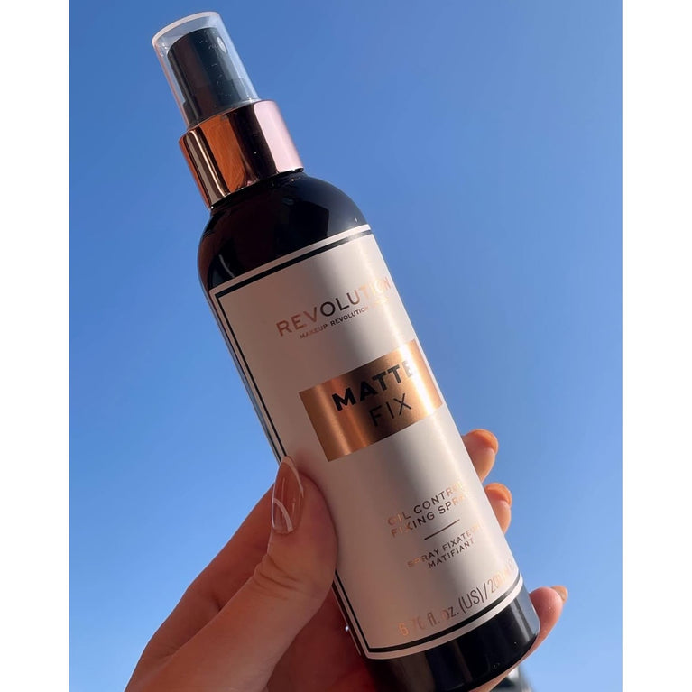 MAKEUP REVOLUTION Pro Fix Oil Control Fixing Spray for Long-Lasting Matte Finish