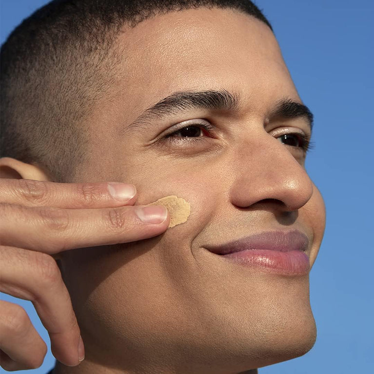 Garnier All-in-One Skin Perfecting BB Cream with SPF 15, Hydrating Aloe and Hyaluronic Acid, Classic Medium Shade, Mineral Pigments for Brightening, Suitable for All Skin Types, 50 ml