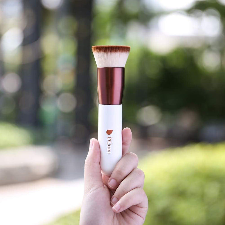 Flat Top Design for Effortless Blending of Liquid, Cream and Powder Cosmetics - Perfect for Buffing