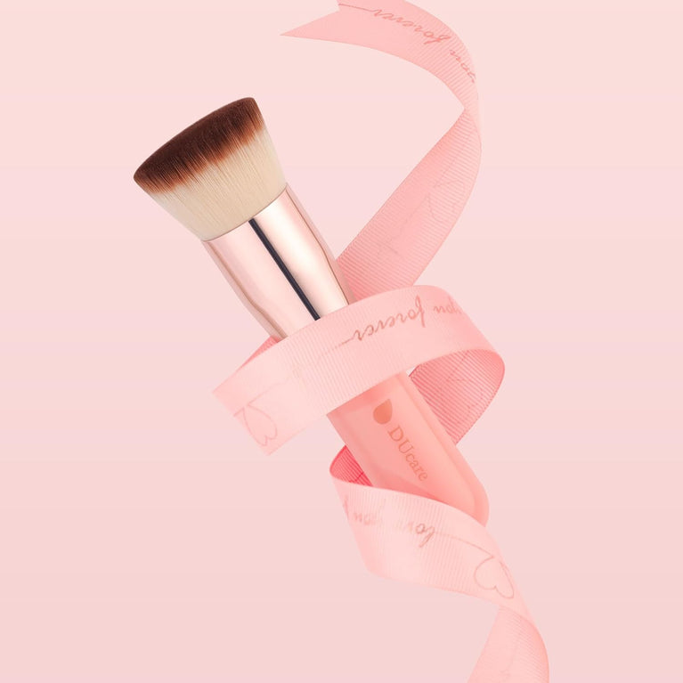 Flat Top Design for Effortless Blending of Liquid, Cream and Powder Cosmetics - Perfect for Buffing