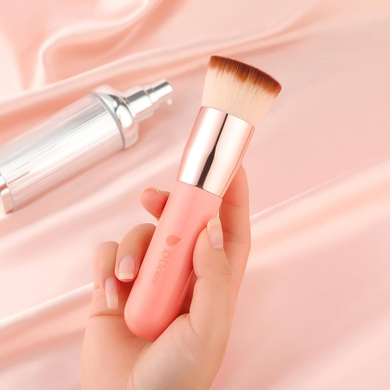 Flat Top Design for Effortless Blending of Liquid, Cream and Powder Cosmetics - Perfect for Buffing