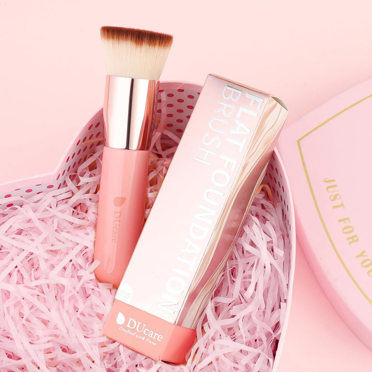 Flat Top Design for Effortless Blending of Liquid, Cream and Powder Cosmetics - Perfect for Buffing
