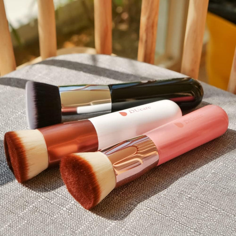 Flat Top Design for Effortless Blending of Liquid, Cream and Powder Cosmetics - Perfect for Buffing