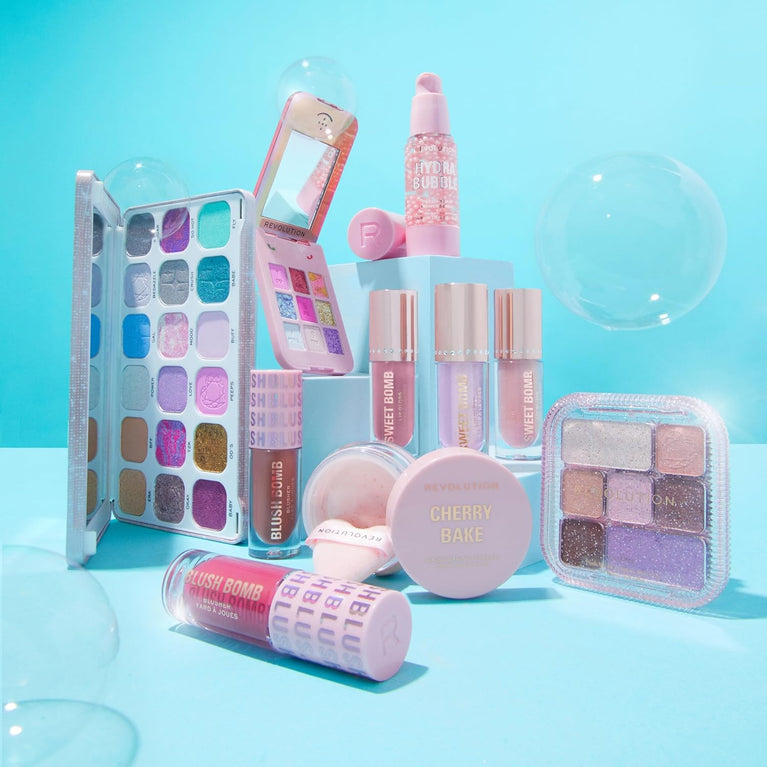 Makeup Revolution Y2K Inspired Dreamer Eyeshadow Palette - 18 Shades of Matte, Glitter & Shimmer, Cruelty-Free and Vegan